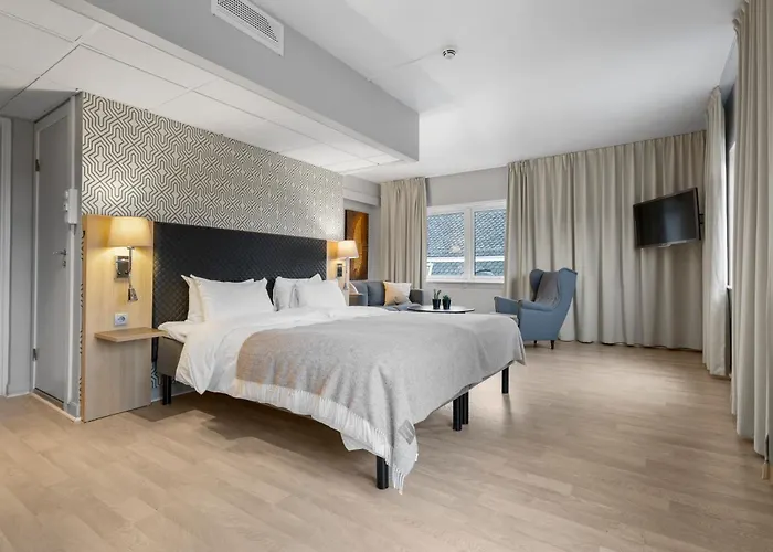 Clarion Collection Astoria