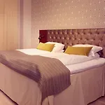Astoria Hotel 4*